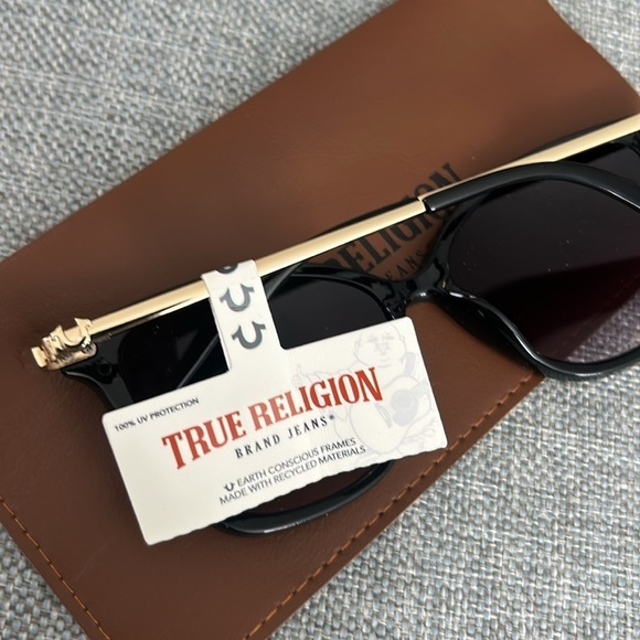 TRUE RELIGION Cat Eye Oversized  Sunglasses
